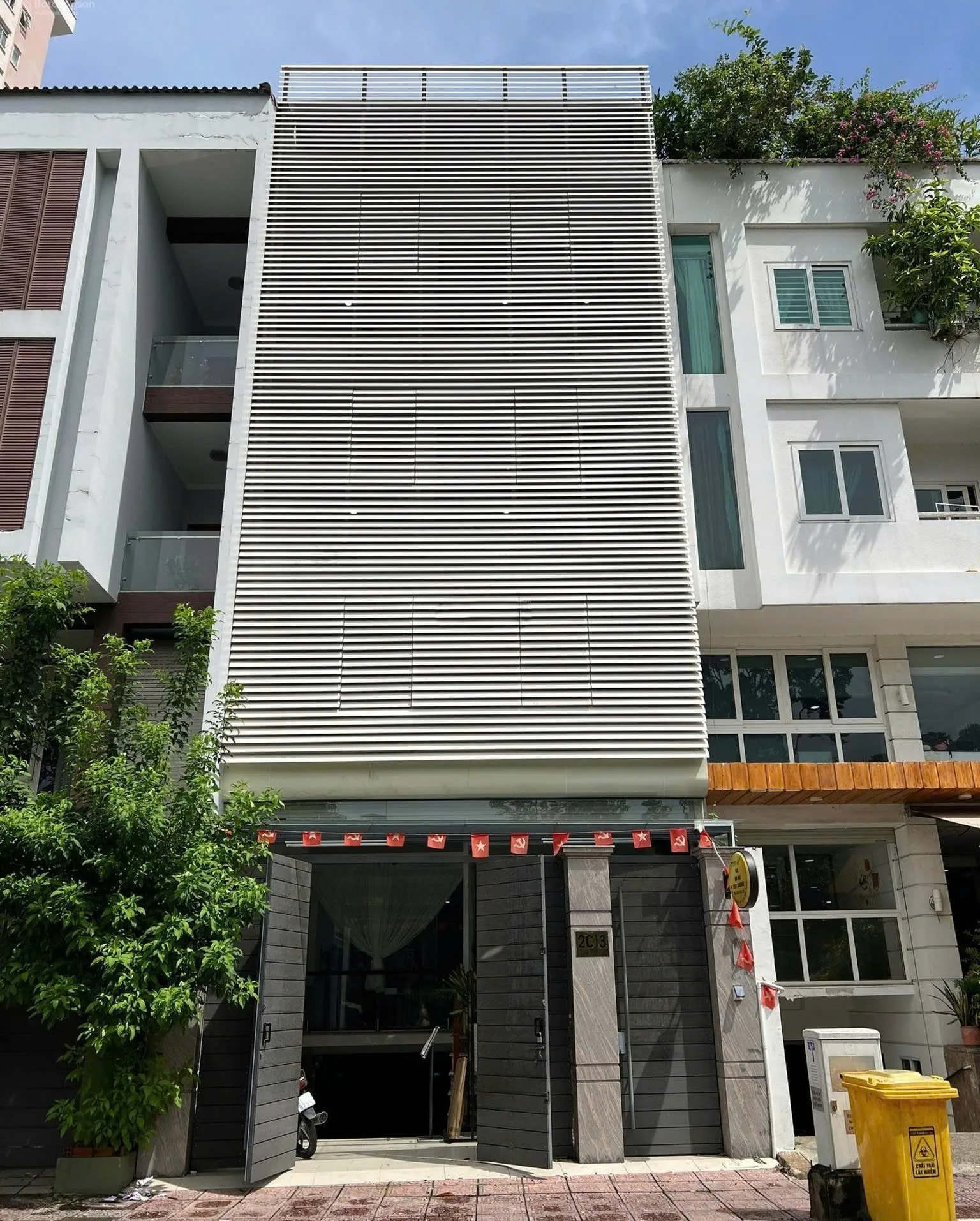 Cho thuê Nhà mặt tiền : 2C13 Trường Sa, Phường 3, Quận Bình Thạnh. Giá thuê : 120 triệu/tháng