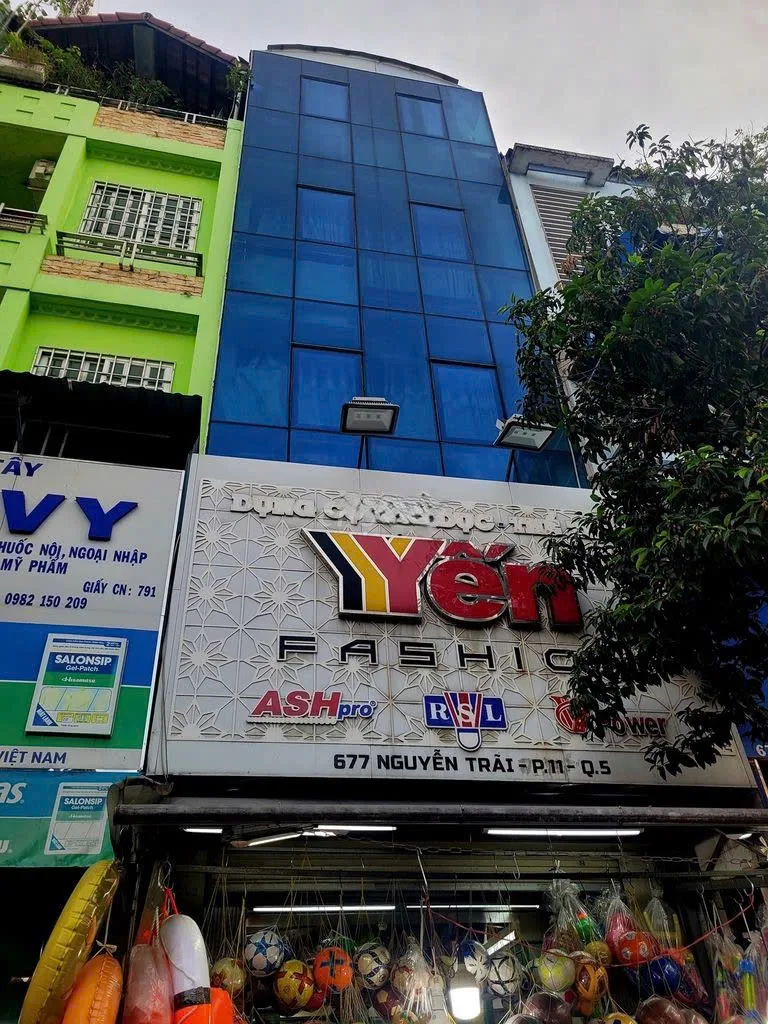 Cho thuê Nhà mặt tiền : 677 Nguyễn Trãi, Phường 11, Quận 5. Giá thuê : 32 triệu/tháng