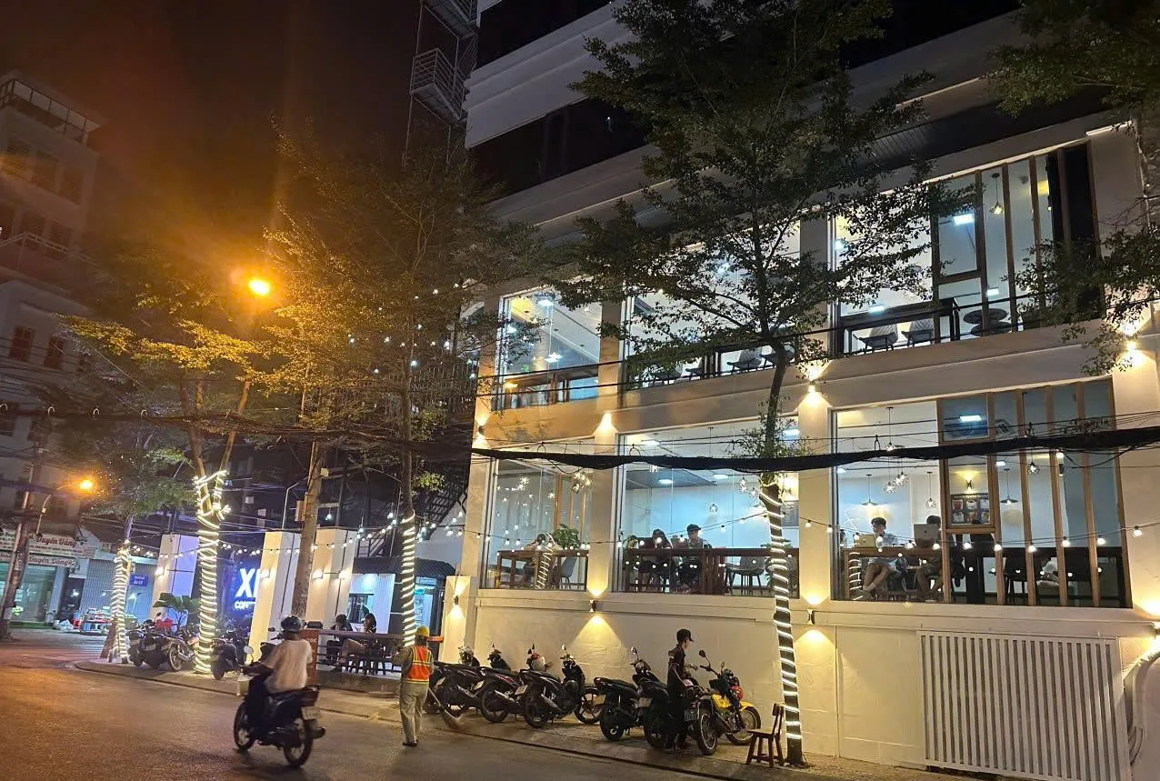 Cho thuê Nhà Góc 2 mặt tiền : 710 Âu Cơ, Phường 14, Quận Tân Bình. Giá thuê: 120 triệu/tháng