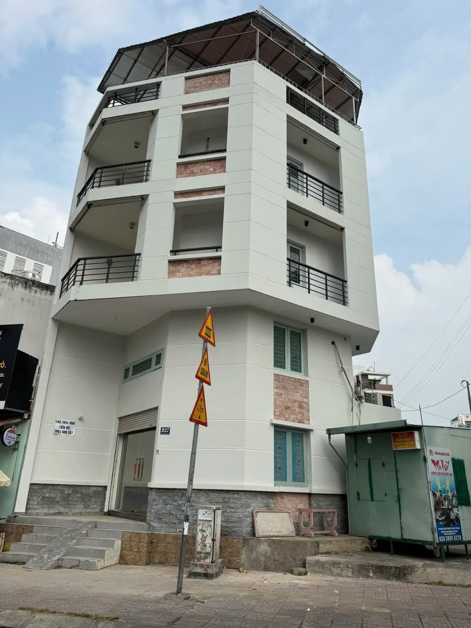 CHO THUÊ NHÀ GÓC 2 MẶT TIỀN : 227 PHẠM VĂN ĐỒNG, PHƯỜNG 1, QUẬN GÒ VẤP. GIÁ THUÊ : 18 TRIỆU/THÁNG