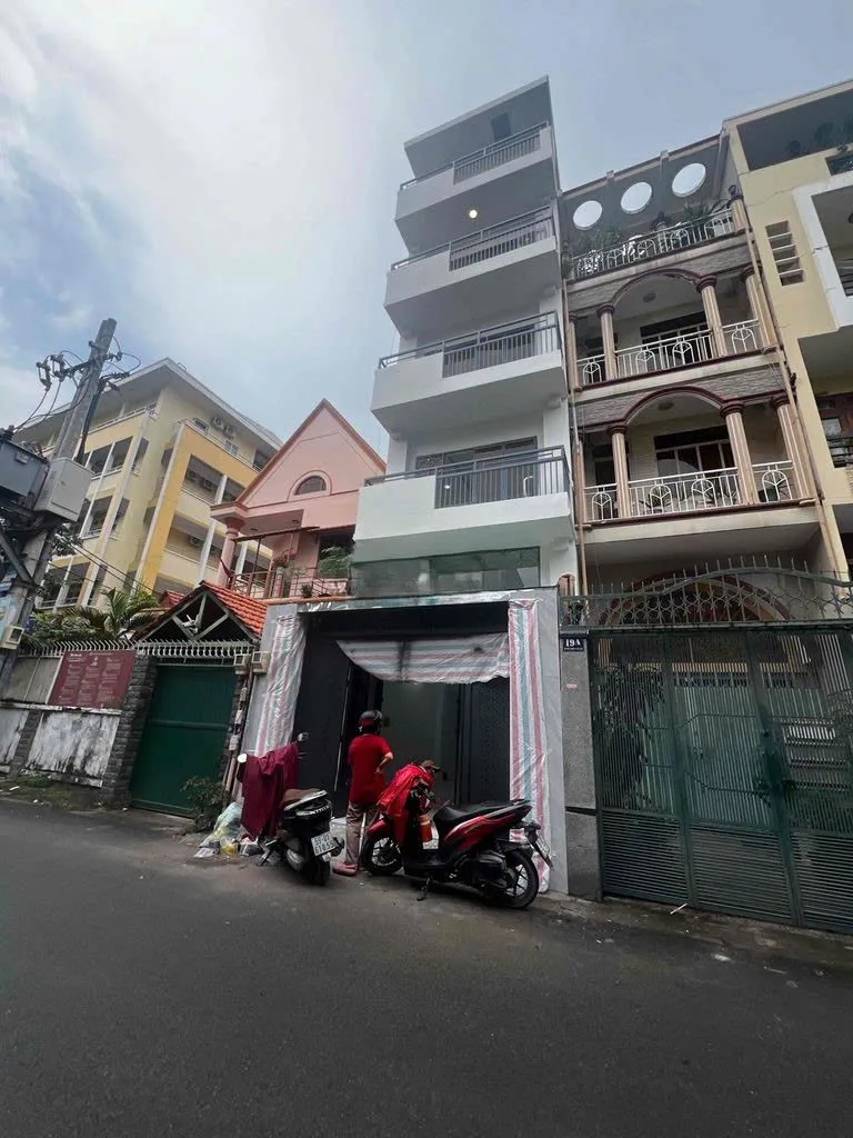 CHO THUÊ NHÀ / MẶT BẰNG : 19 HỒ BIỂU CHÁNH ,  PHƯỜNG 11, QUẬN PHÚ NHUẬN. GIÁ THUÊ : 45 TRIỆU/THÁNG