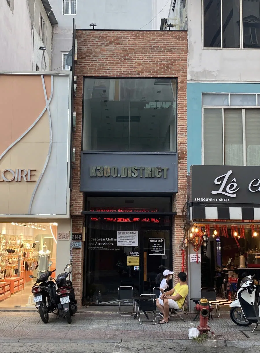 Cho thuê Nhà mặt tiền : 214E Nguyễn Trãi,  Quận 1. Giá thuê : 35 triệu/tháng