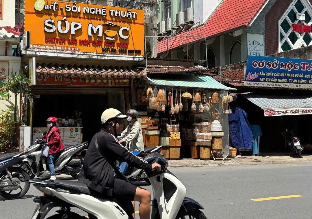 Cho thuê Nhà mặt tiền : 625A Cách Mạng Tháng 8, Quận 10. Giá thuê : 20 triệu/tháng