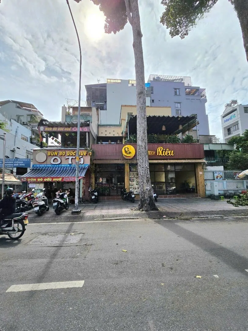 Cho thuê Nhà mặt tiền : 466 Nguyễn Tri Phương, Phường 9, Quận 10. Giá thuê : 110 triệu/tháng