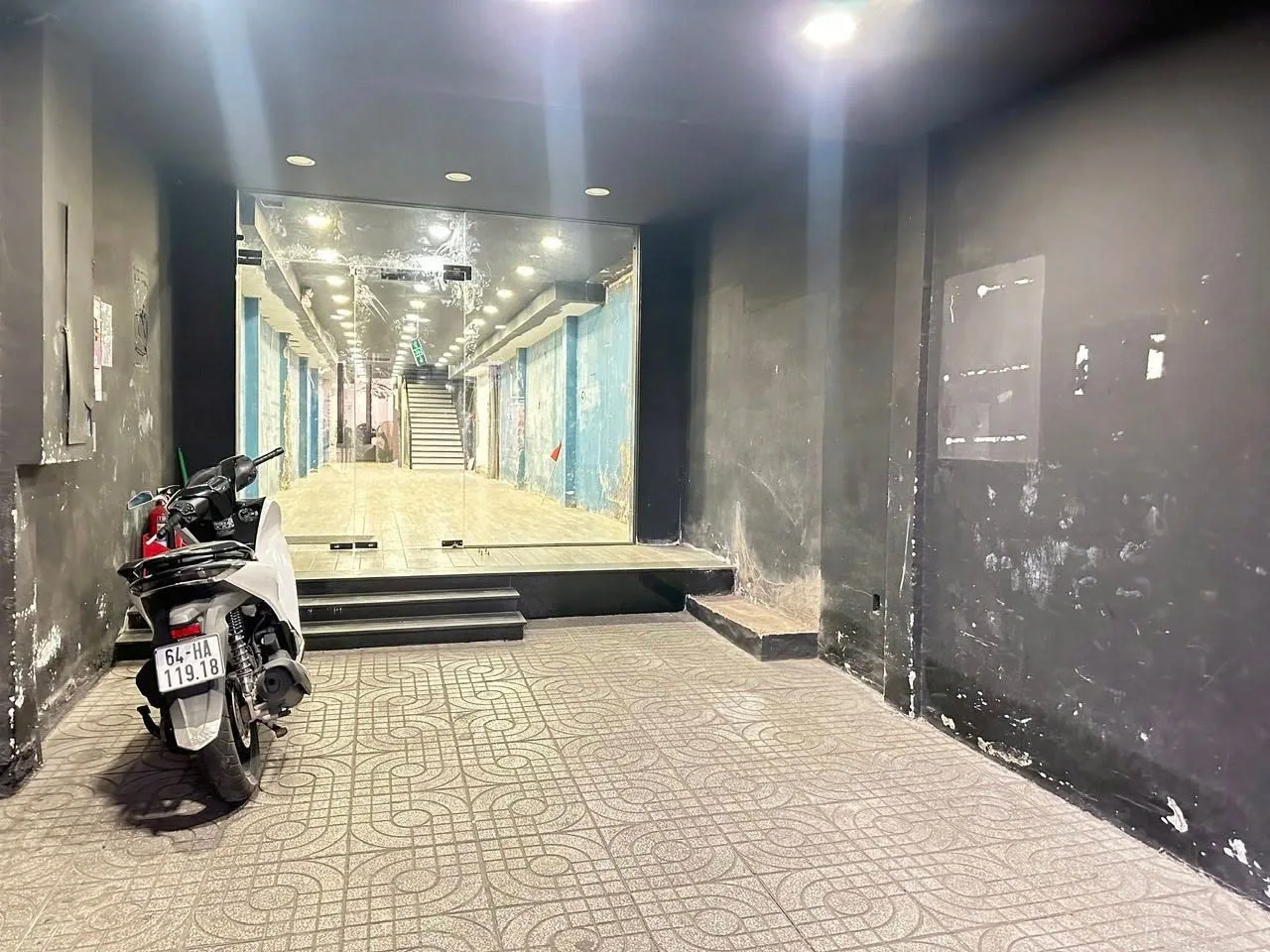 Cho thuê Nhà 2 mặt tiền : 48 Lê Văn Sỹ, Quận Phú Nhuận. Giá thuê : 80 triệu/tháng