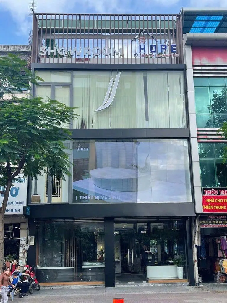 Cho thuê Nhà mặt tiền : 567 Lý Thường Kiệt, Phường 8, Quận Tân Bình. Giá thuê : 150 triệu/tháng