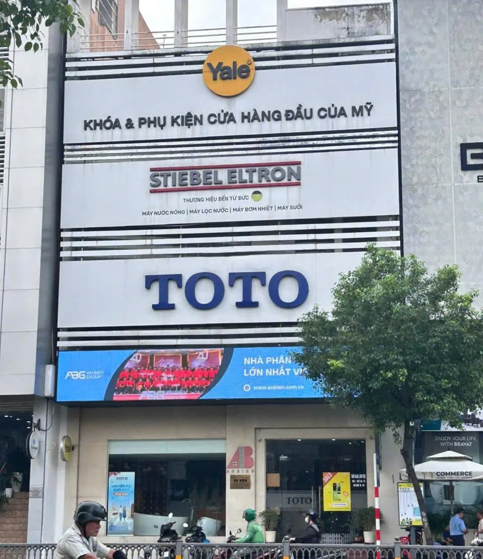 Cho thuê Nhà mặt tiền : 323–325 Nam Kỳ Khởi Nghĩa, Quận 3. Giá thuê : 300 triệu/tháng