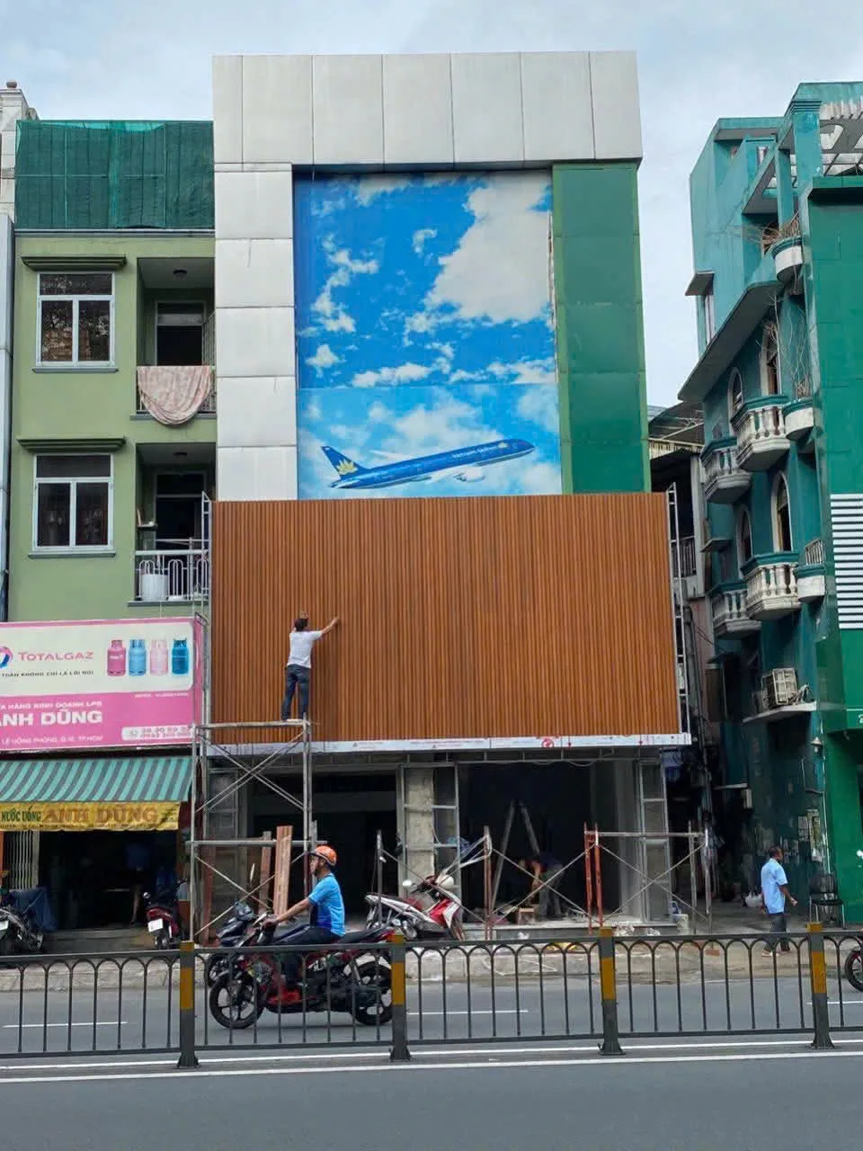 Cho thuê Nhà mặt tiền : 672–674 Lê Hồng Phong, Quận 10. Giá thuê : 120 triệu/tháng