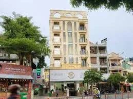 Cho thuê Nhà mặt tiền : 43 Nguyễn Thái Bình, Phường 4, Quận Tân Bình. Giá thuê : 35 triệu / tháng