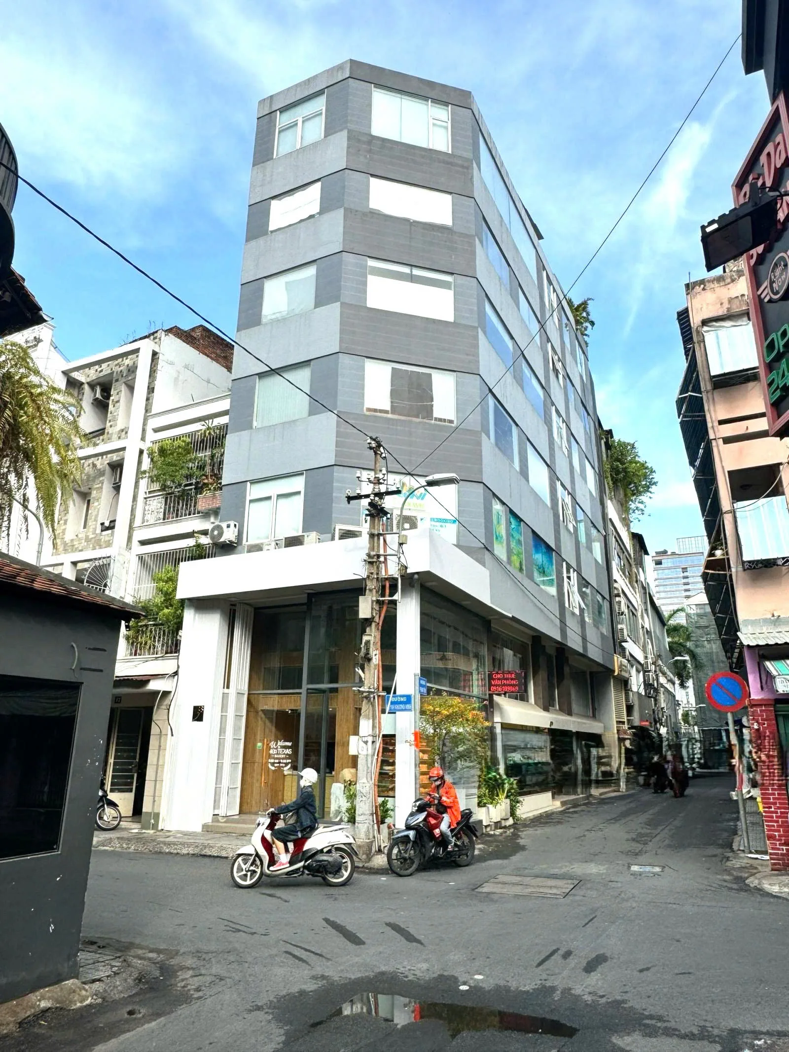 Cho Thuê Tòa Nhà 2 Mặt Tiền : 47Bis Huỳnh Khương Ninh, Quận 1, TP.HCM. Giá thuê : 150 triệu/tháng