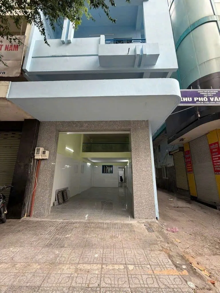 Cho thuê Nhà mặt tiền : 88 Trần Bình Trọng, Quận 5. Giá thuê : 100 triệu/tháng