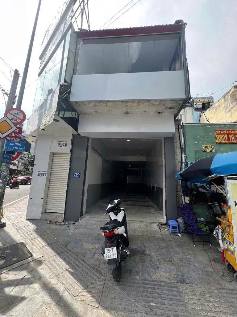 Cho thuê NHÀ GÓC 2 MẶT TIỀN : 290 Lý Tự Trọng, Quận 1. Giá thuê : 135 triệu/tháng