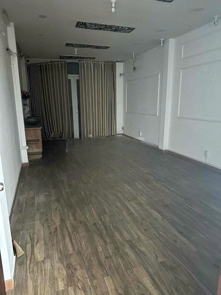 Cho thuê Nhà mặt tiền : 67C1 Xuân Hồng, Phường 12, Quận Tân Bình. Giá thuê : 40 triệu/tháng
