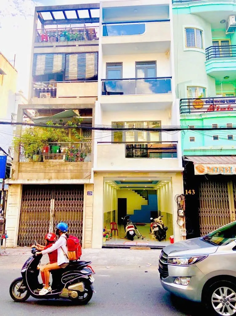 Cho thuê Nhà mặt tiền : 141 Hòa Hảo, Phường 8, Quận 10. Giá thuê : 32 triệu/tháng