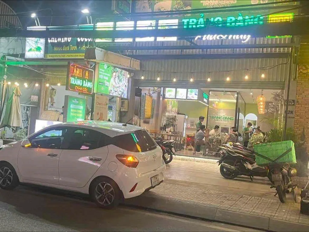 Cho thuê Nhà mặt tiền : 62K Nguyễn Thị Thập, Quận 7. Giá thuê : 45 triệu/tháng
