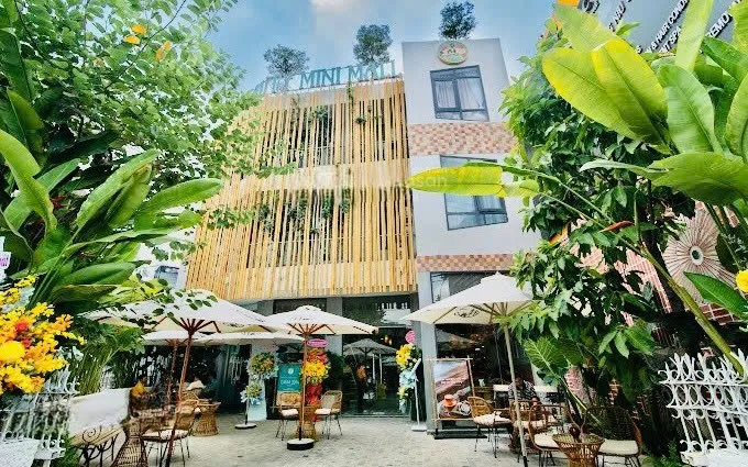 Cho thuê Nhà mặt tiền : 318 Phan Văn Trị, Phường 11, Quận Bình Thạnh. Giá thuê : 120 triệu/tháng