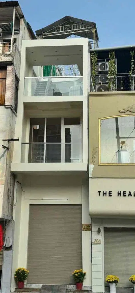 Cho thuê Nhà mặt tiền : 308  Võ Văn Tần, Phường 5, Quận 3. Giá thuê : 28 triệu/tháng
