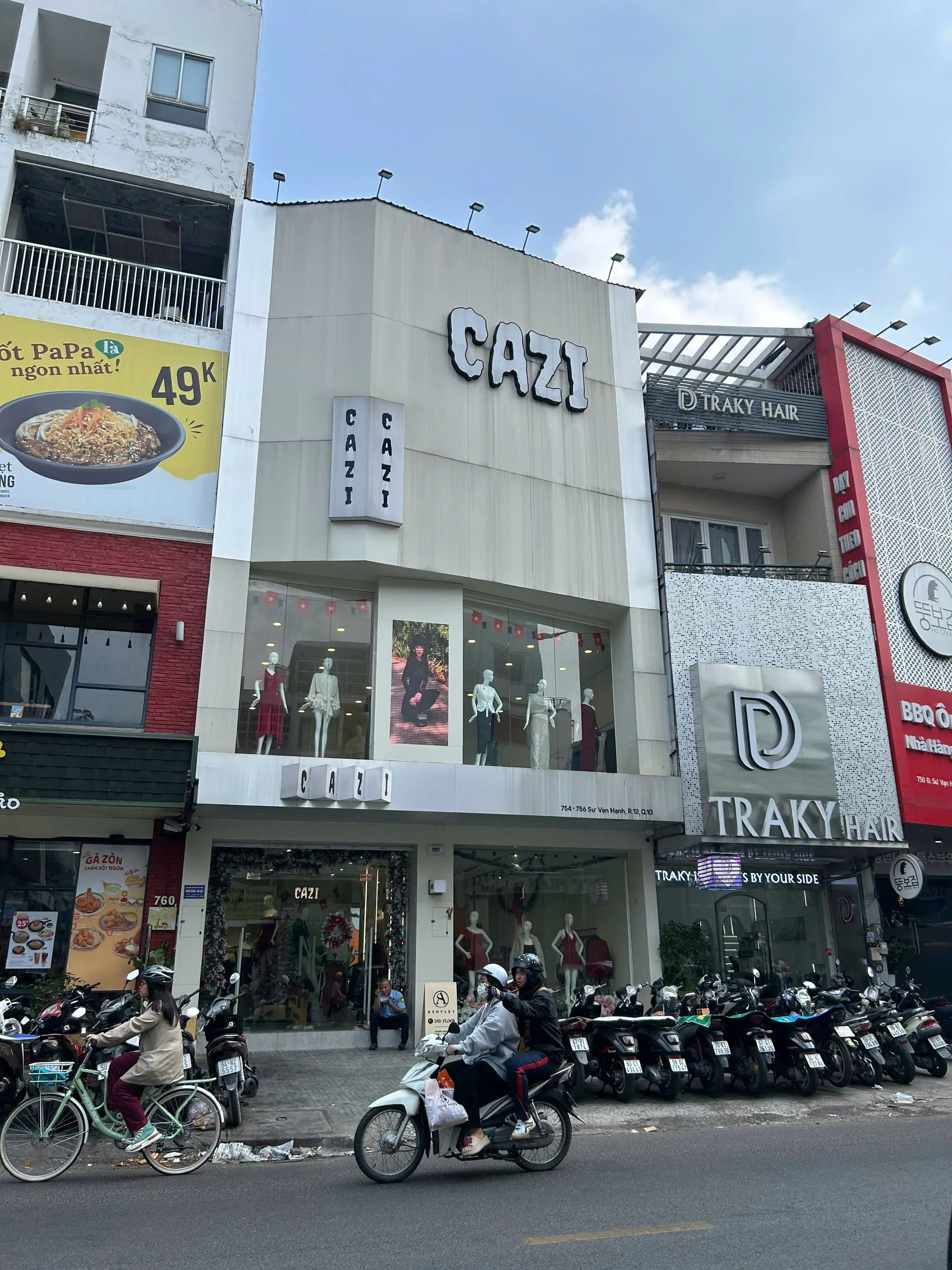 Cho thuê Nhà mặt tiền : 754–756 Sư Vạn Hạnh, Phường 12, Quận 10. Giá thuê : 160 triệu/tháng