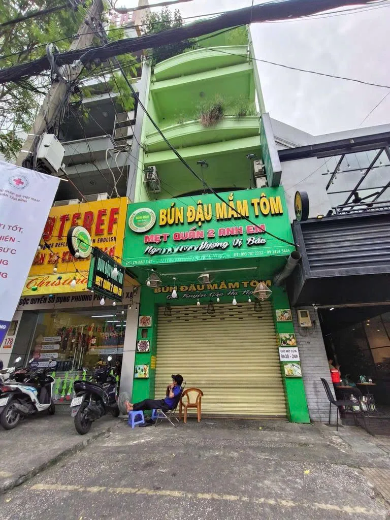 Cho thuê Nhà mặt tiền : 176 Bàu Cát, Phường 14, Quận Tân Bình. Giá thuê : 50 triệu/tháng