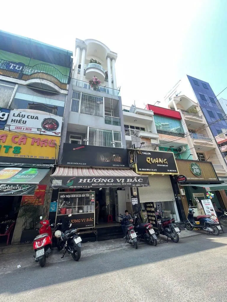Cho thuê Nhà hẻm xe hơi : 285/30 Cách Mạng Tháng 8, Quận 10. Giá thuê : 65 triệu/tháng