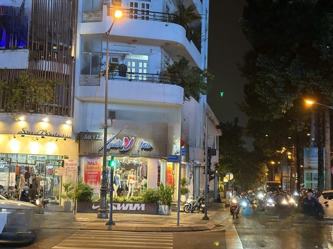 Cho Thuê Mặt Bằng GÓC 2 mặt tiền : 192 Điện Biên Phủ, Quận 3. Giá thuê : 52 triệu/tháng