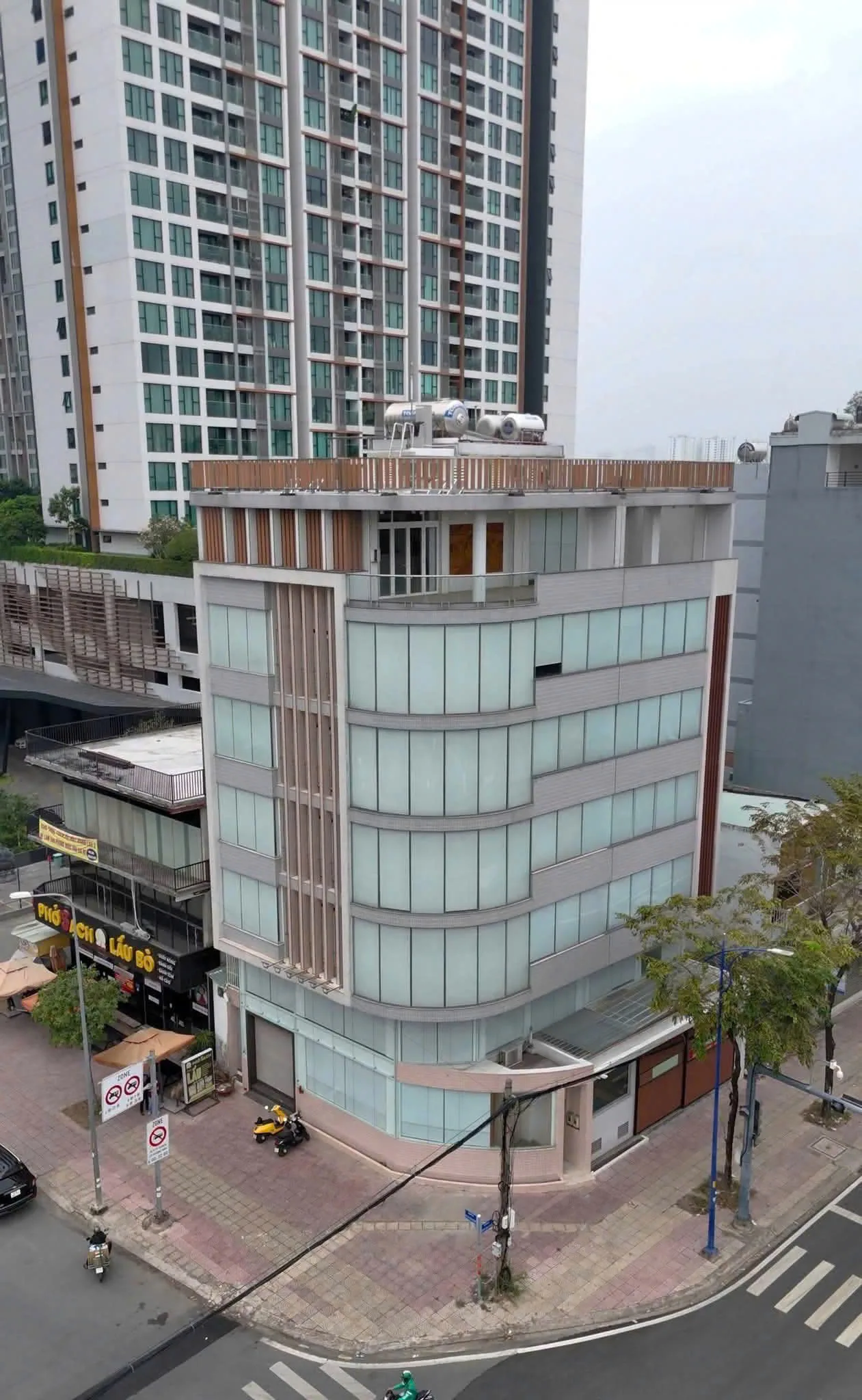 Cho thuê Tòa Nhà mặt tiền : 138 – 140 Đồng Văn Cống, TP. Thủ Đức. Giá thuê : 350 triệu/tháng