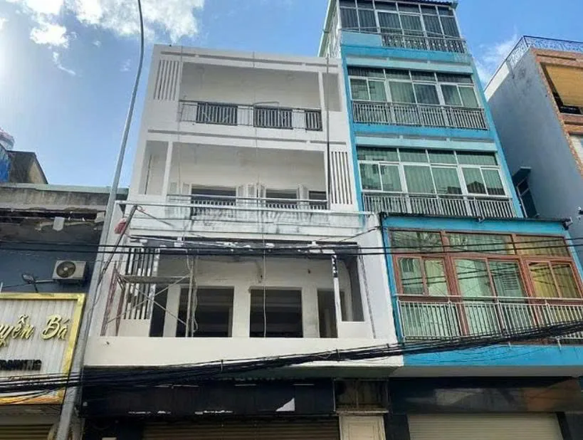 Cho thuê Nhà mặt tiền : 231 Phạm Văn Hai, Phường 3, Quận Tân Bình. Giá thuê : 55 triệu/tháng