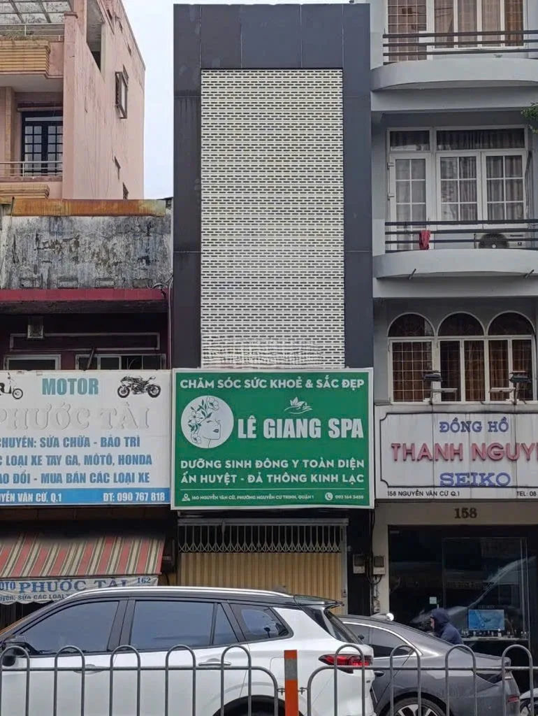 Cho thuê Nhà mặt tiền : 160 Nguyễn Văn Cừ, Quận 1. Giá thuê : 36 triệu/tháng