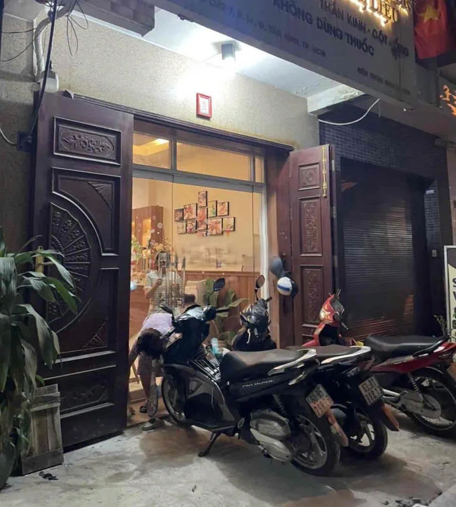 Cho thuê Nhà mặt tiền : 8 Bàu Cát 7, Phường 14, Quận Tân Bình. Giá thuê : 28 triệu/tháng	