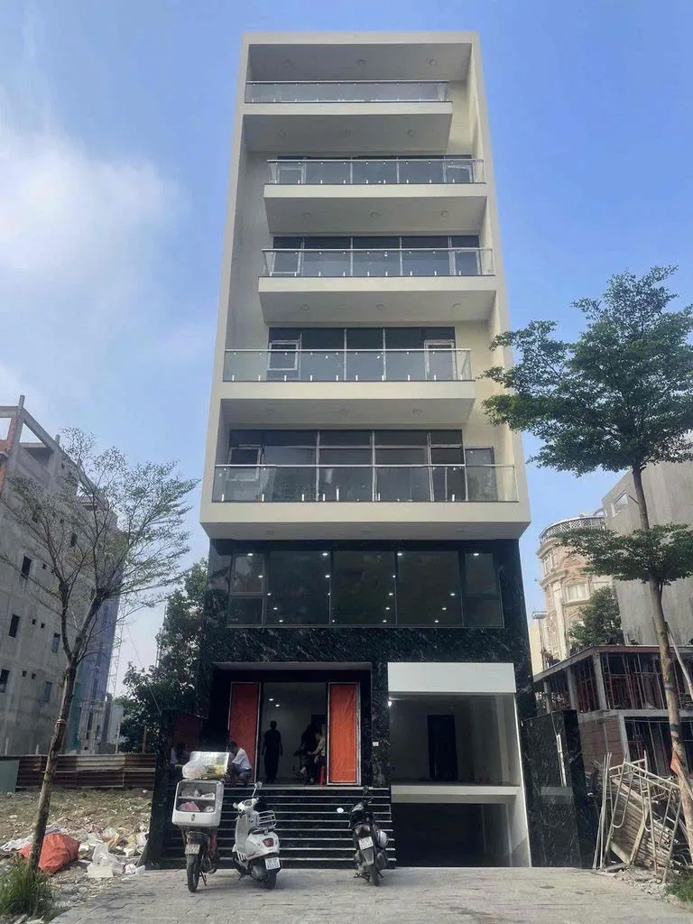 Cho thuê Nhà mặt tiền : 72 Nguyễn Văn Kỉnh, TP. Thủ Đức. Giá thuê : 170 triệu/tháng 