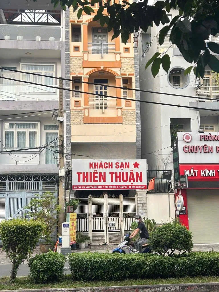 Cho thuê Nhà mặt tiền : 130 Nguyễn Cửu Đàm, Quận Tân Phú. Giá thuê : 39 triệu/tháng