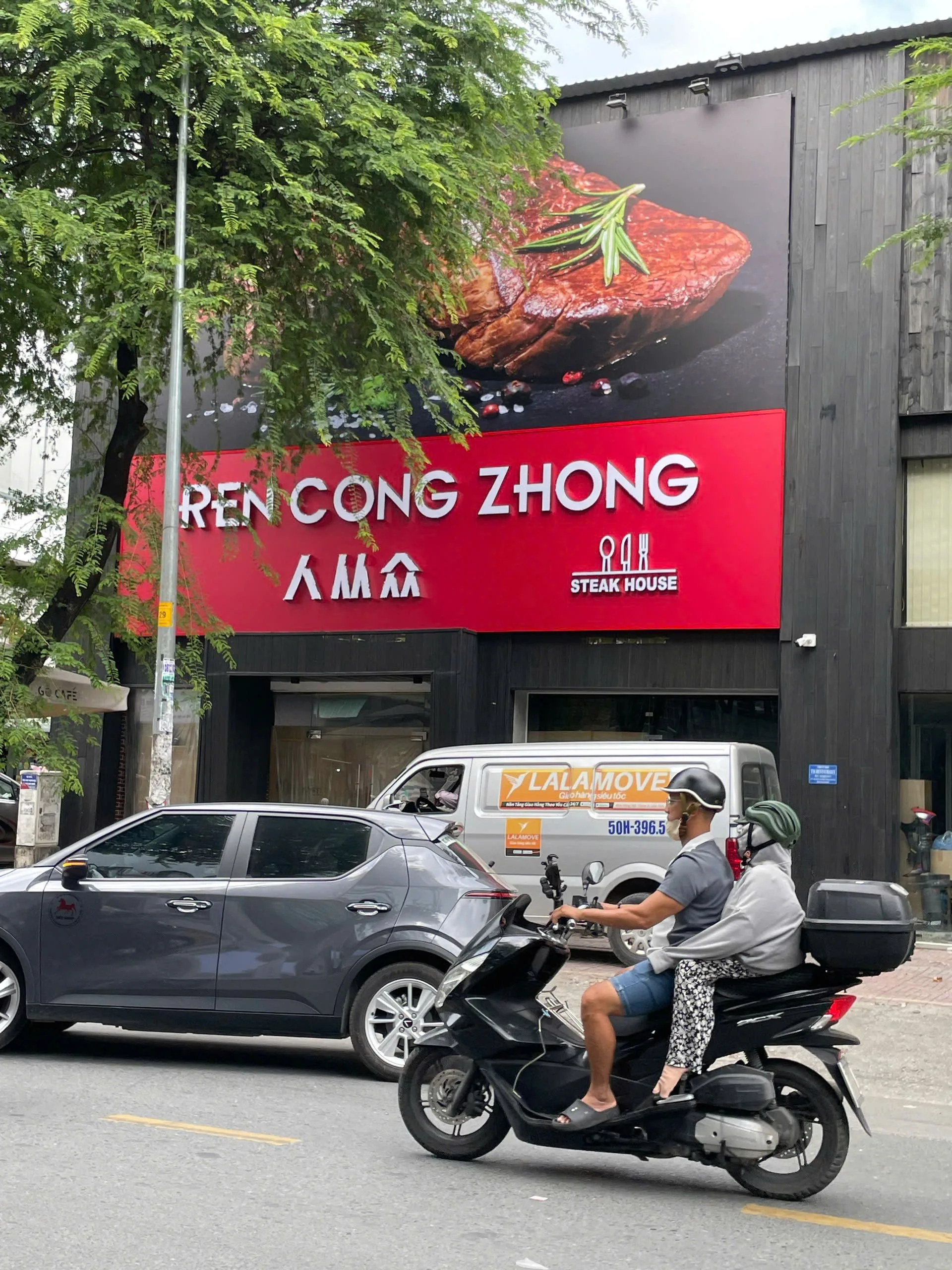 Cho thuê Nhà 2 mặt tiền : 848 Sư Vạn Hạnh, Quận 10. Giá thuê : 200 triệu/tháng