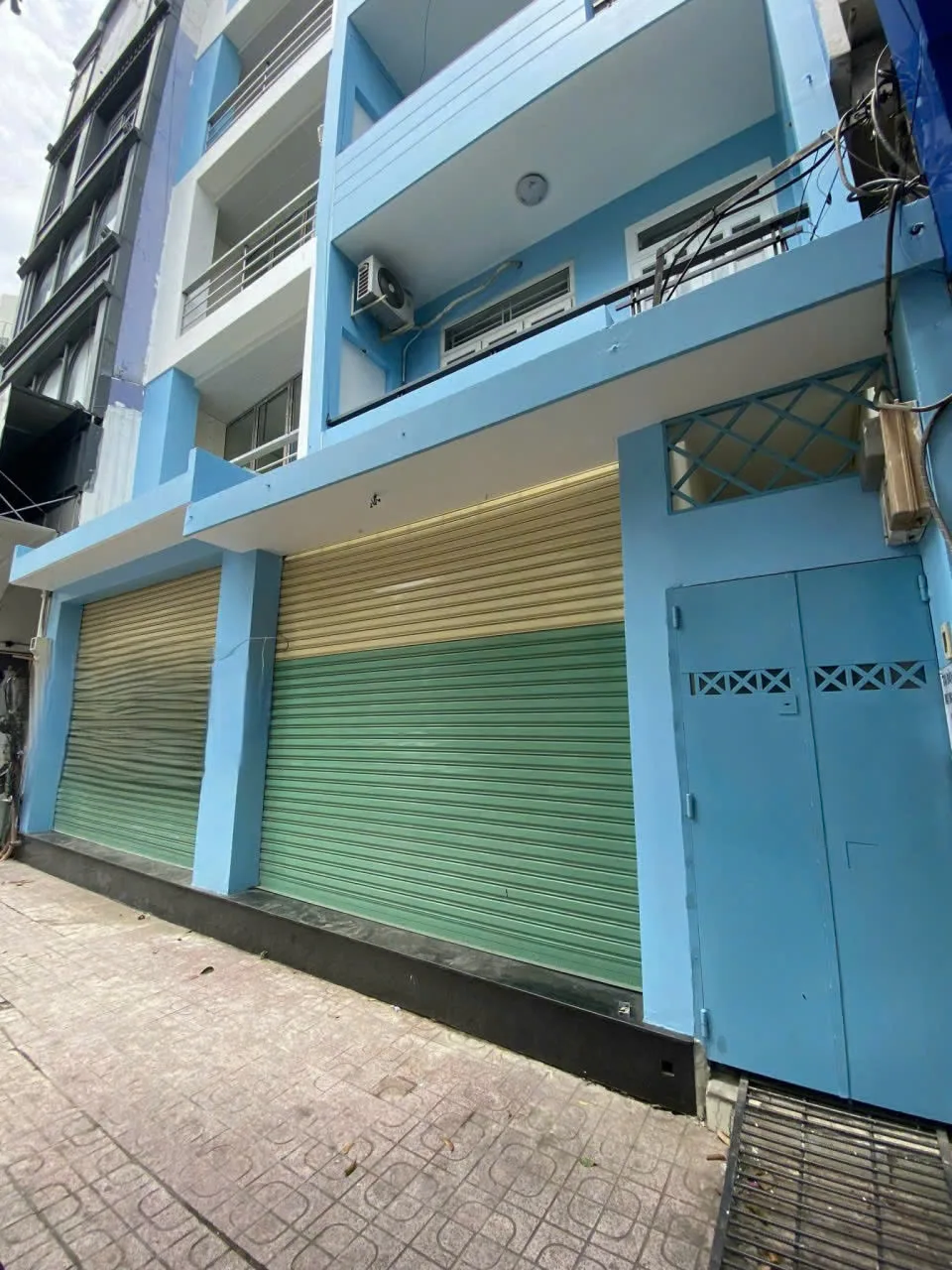 Cho thuê Nhà mặt tiền : 87 Hồ Văn Huê, Quận Phú Nhuận. Giá thuê : 50 triệu/tháng