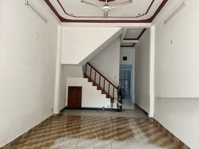 Cho Thuê Nhà : 220 Tân Sơn Nhì, Quận Tân Phú. Giá thuê : 24 triệu/tháng