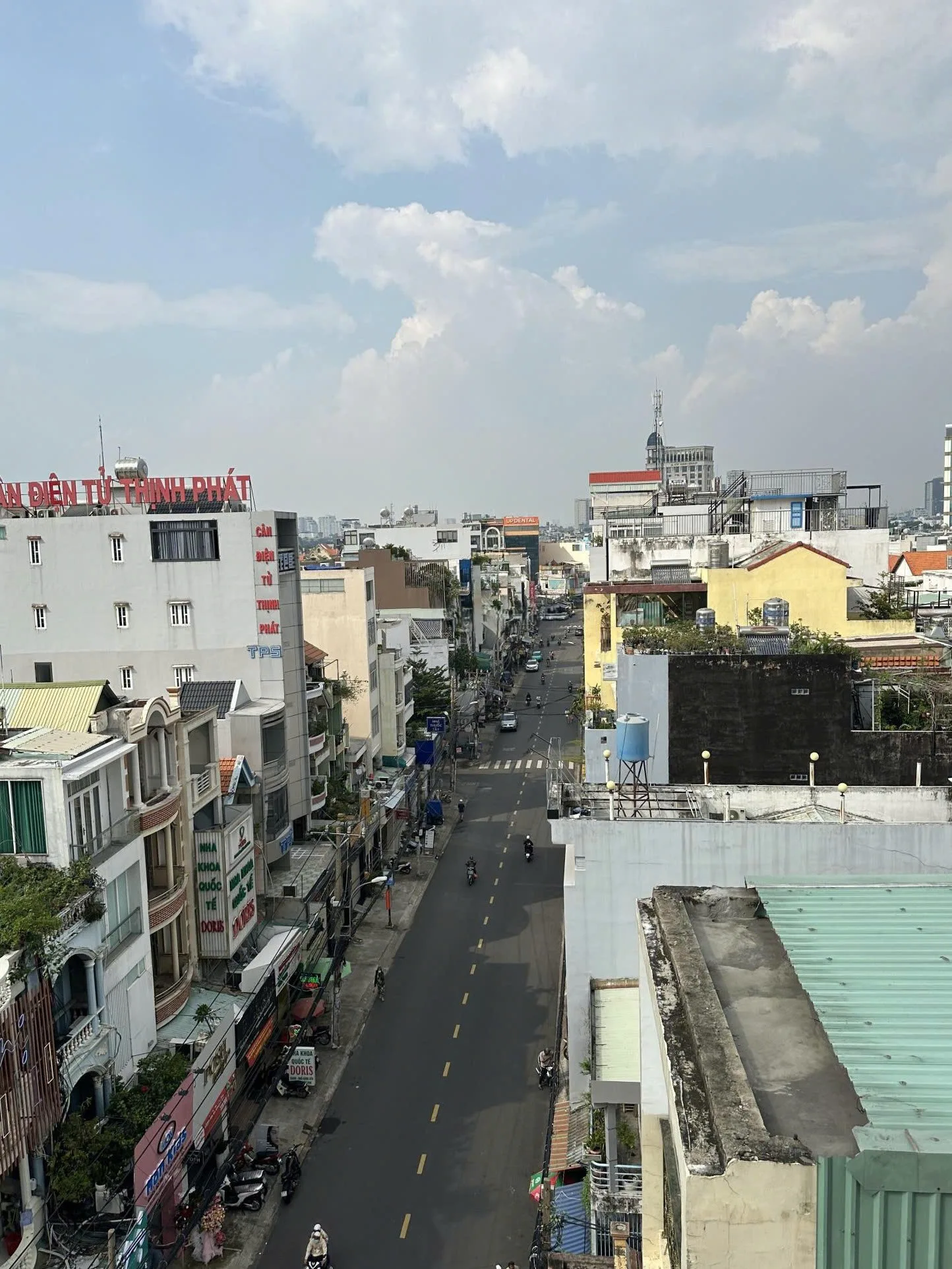 Cho thuê Mặt Bằng mặt tiền : 30 Nguyễn Văn Thương, Bình Thạnh. Giá thuê : 23 triệu/tháng