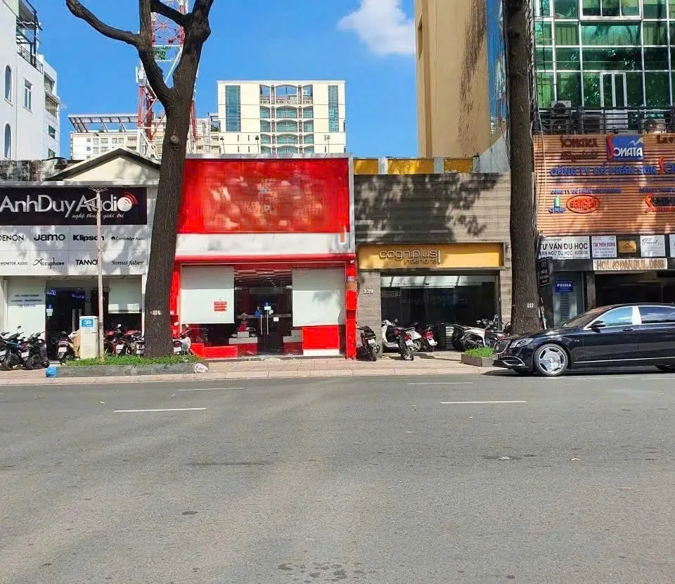 Cho thuê Nhà mặt tiền : 239 Điện Biên Phủ, Quận 3. Giá thuê : 150 triệu/tháng