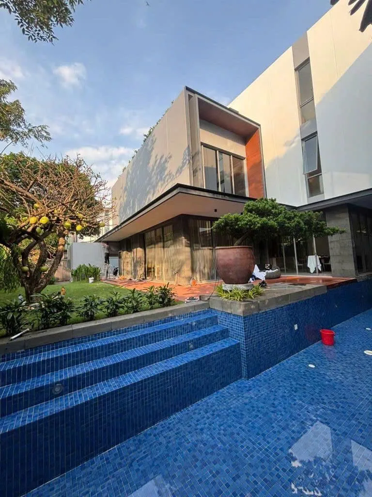 Cho thuê Biệt Thự sân vườn : 145 Nguyễn Văn Hưởng, Thảo Điền, TP. Thủ Đức. Giá thuê : 286 triệu/thán