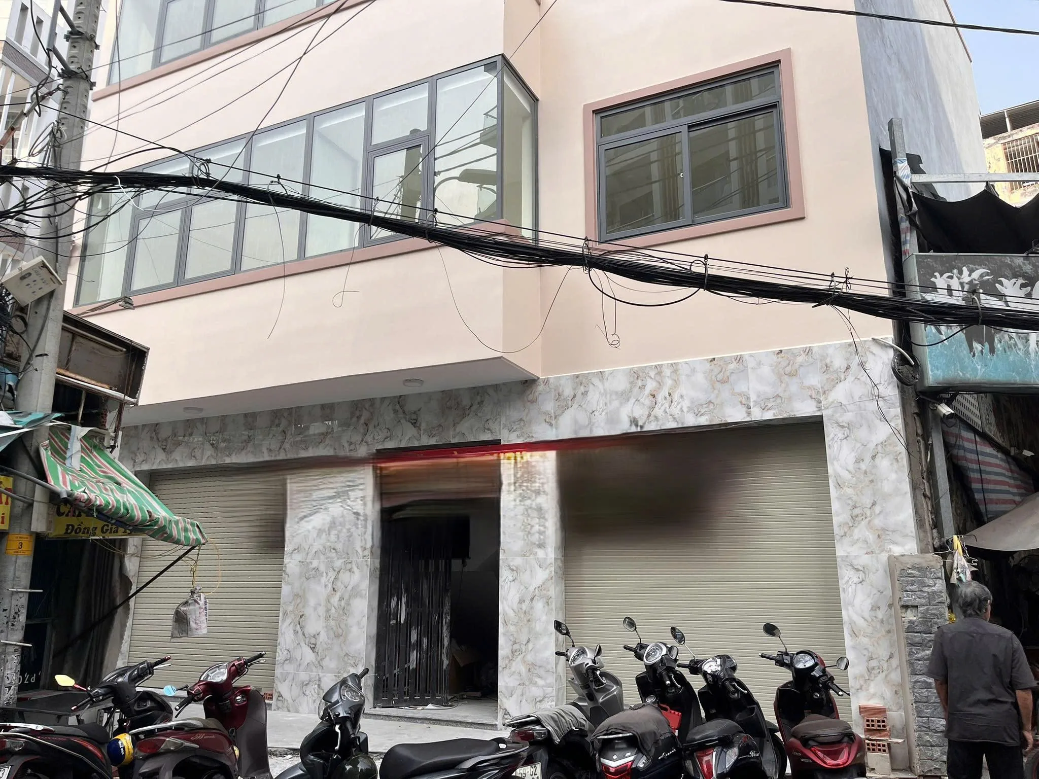 Cho thuê nhà 2 Mặt Tiền 2B Lê Trực – Bình Thạnh. Giá thuê: 75 triệu/tháng