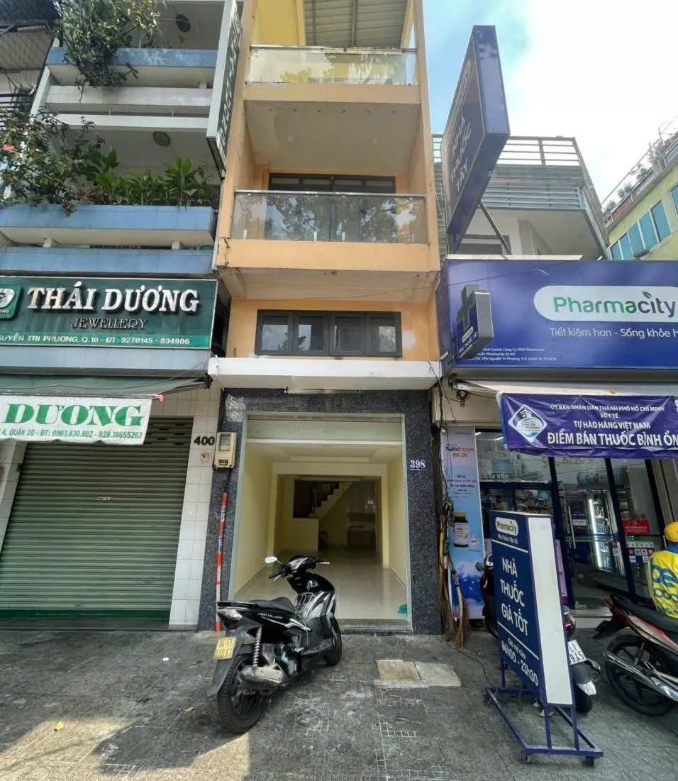 Cho thuê nhà mặt tiền 398 Nguyễn Tri Phương, P.4, Q.10. Giá thuê: 32 triệu/tháng