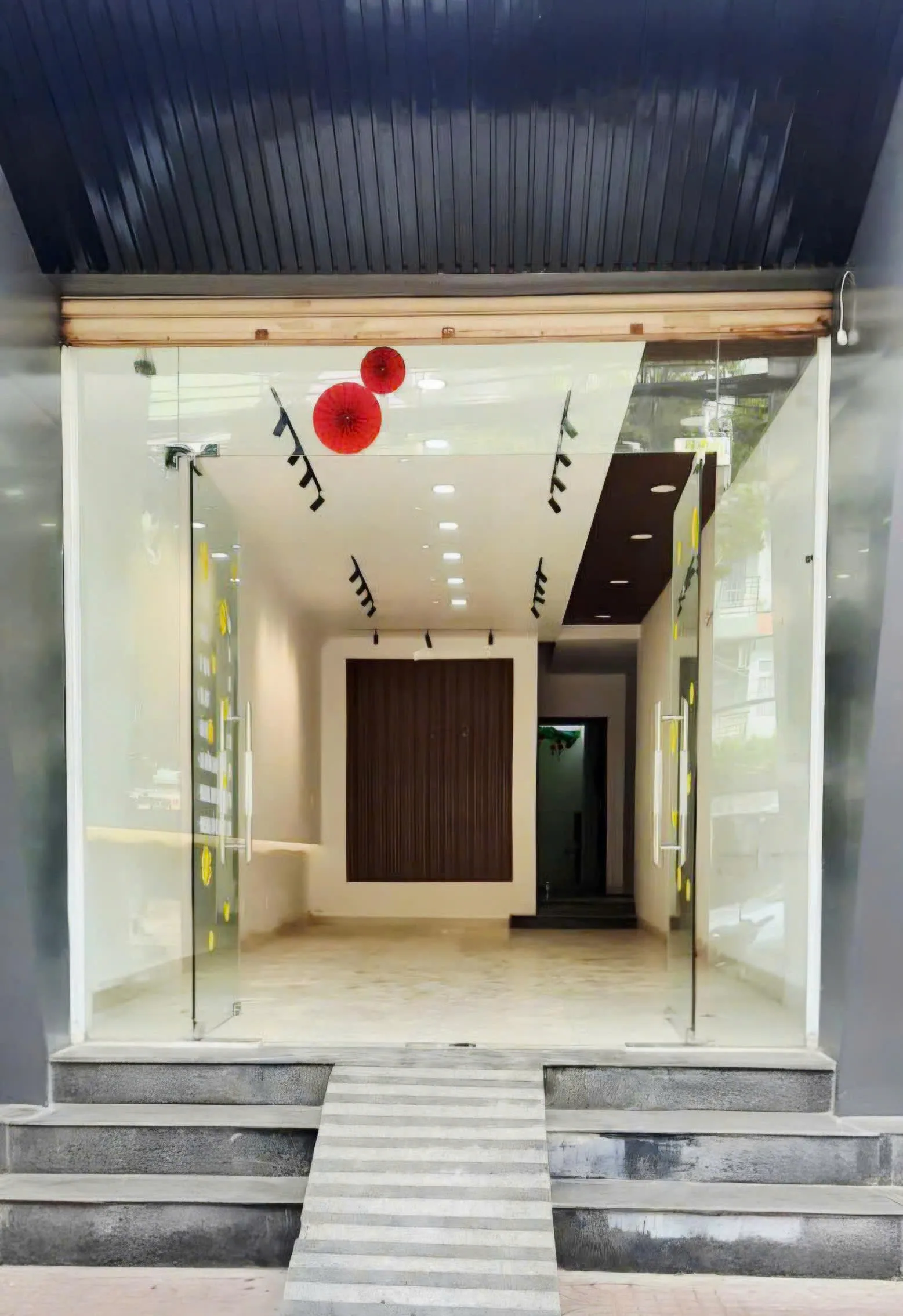 Cho thuê nhà mặt tiền 613 Tạ Quang Bửu, P.4, Q.8. Giá thuê: 45 triệu/tháng