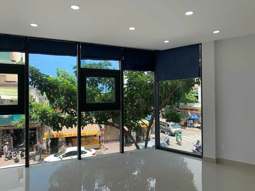 Cho thuê nhà – 5 Hồng Hà, P.2, Q. Tân Bình. Giá thuê: 35 triệu/tháng