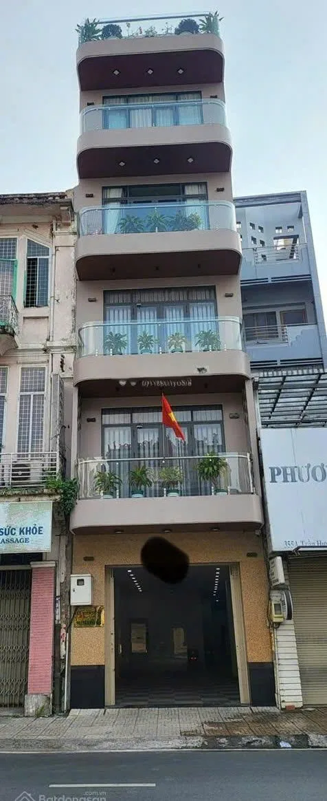Cho Thuê Mặt Bằng : 355 Trần Hưng Đạo, Quận 5. Giá thuê : 180 triệu/tháng