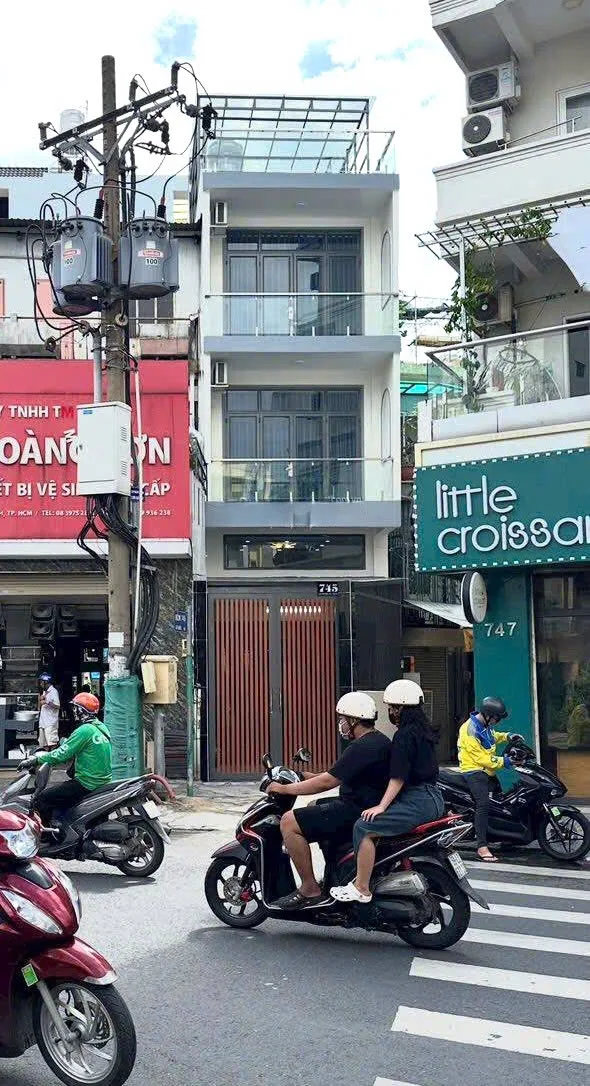 Cho Thuê Nhà : 745 Lạc Long Quân, Phường 10, Quận Tân Bình. Giá thuê : 35 triệu/tháng