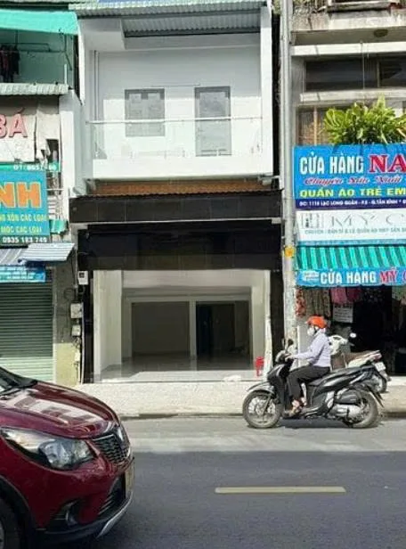 Cho thuê Nhà mặt tiền : 1120 Lạc Long Quân, Quận Tân Bình. Giá thuê : 38 triệu/tháng