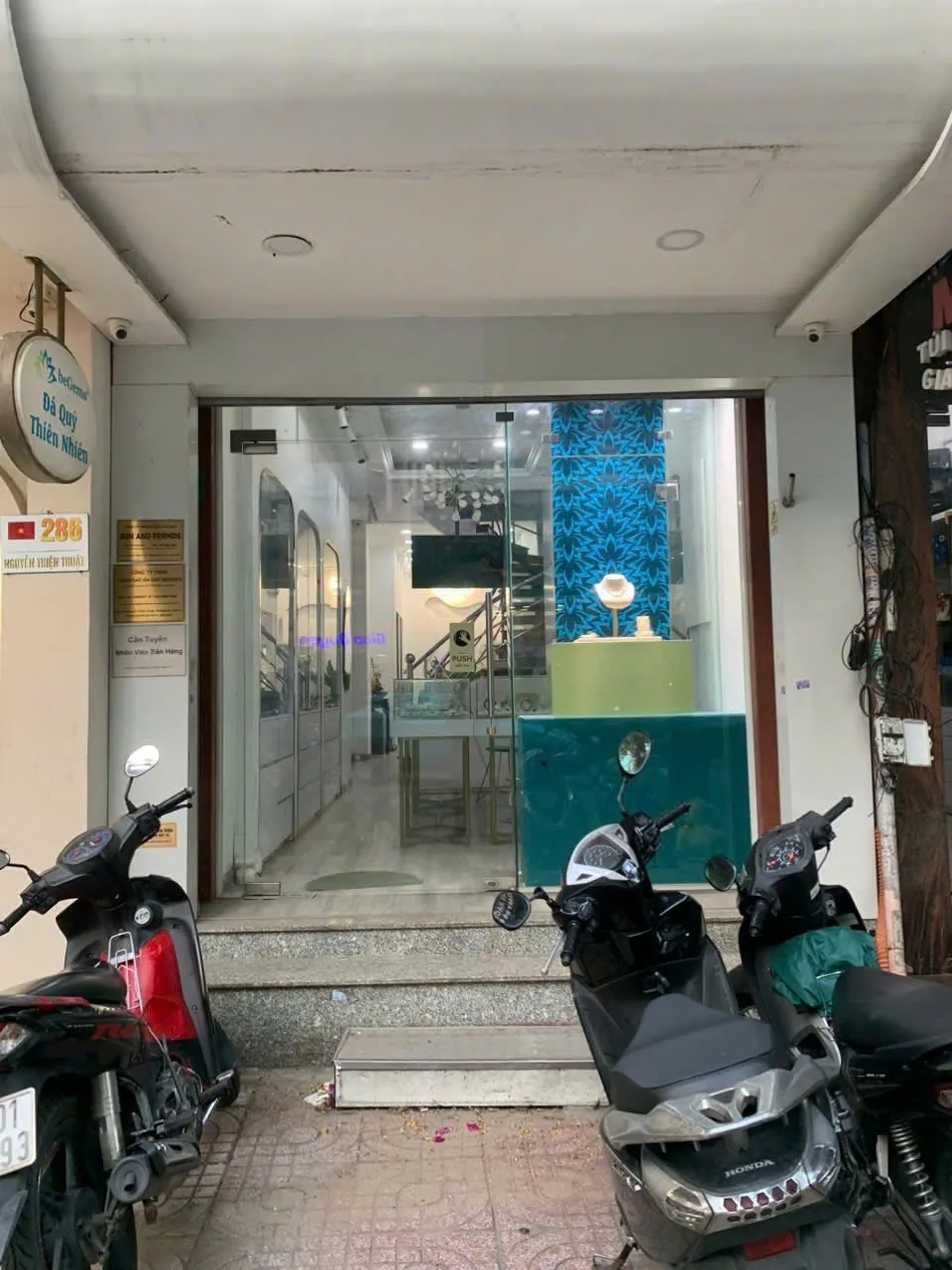 Cho Thuê Nhà : 284 Nguyễn Thiện Thuật, Quận 3. Giá thuê : 40 triệu/tháng