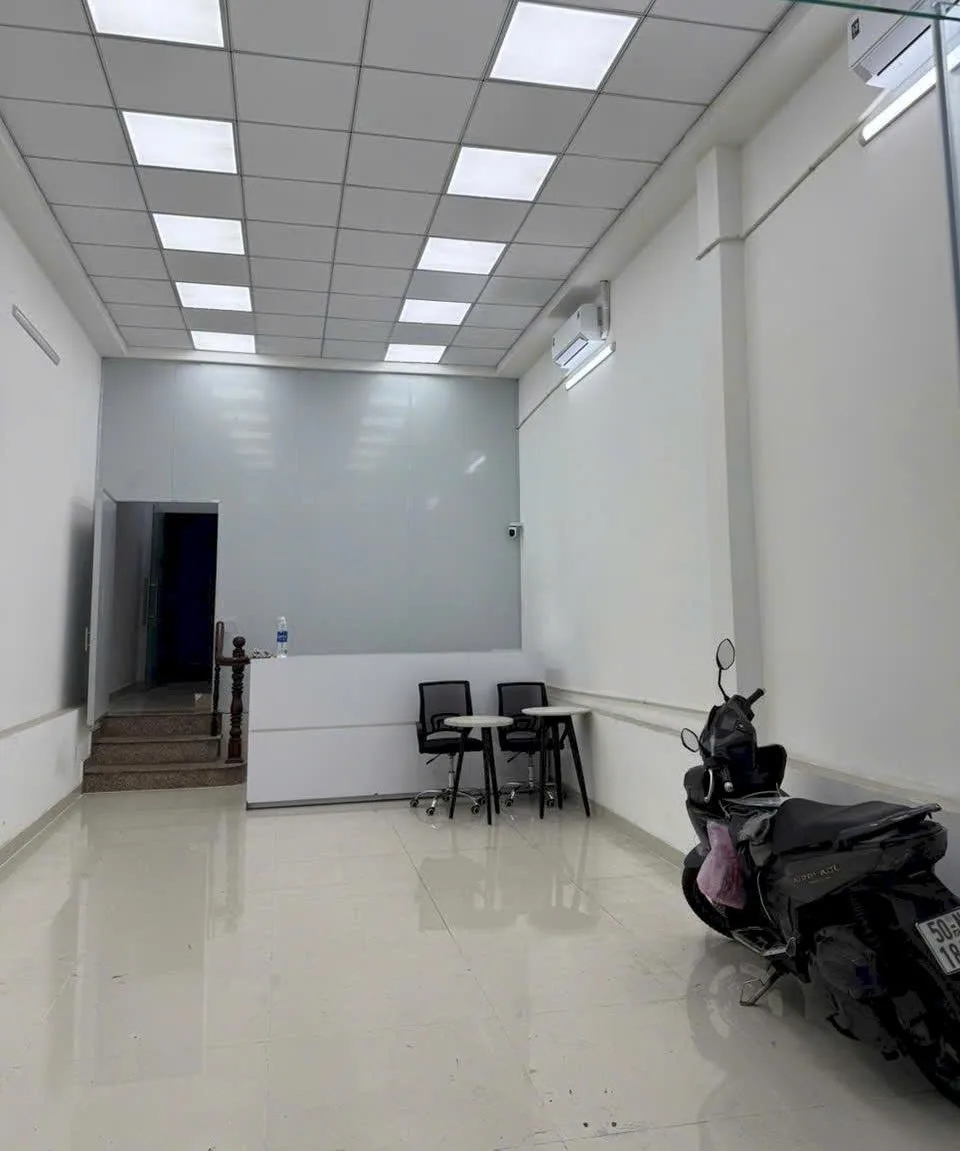 Cho thuê nhà mặt tiền  516 Cộng Hòa, P.13, Q.Tân Bình. Giá thuê: 39 triệu/tháng