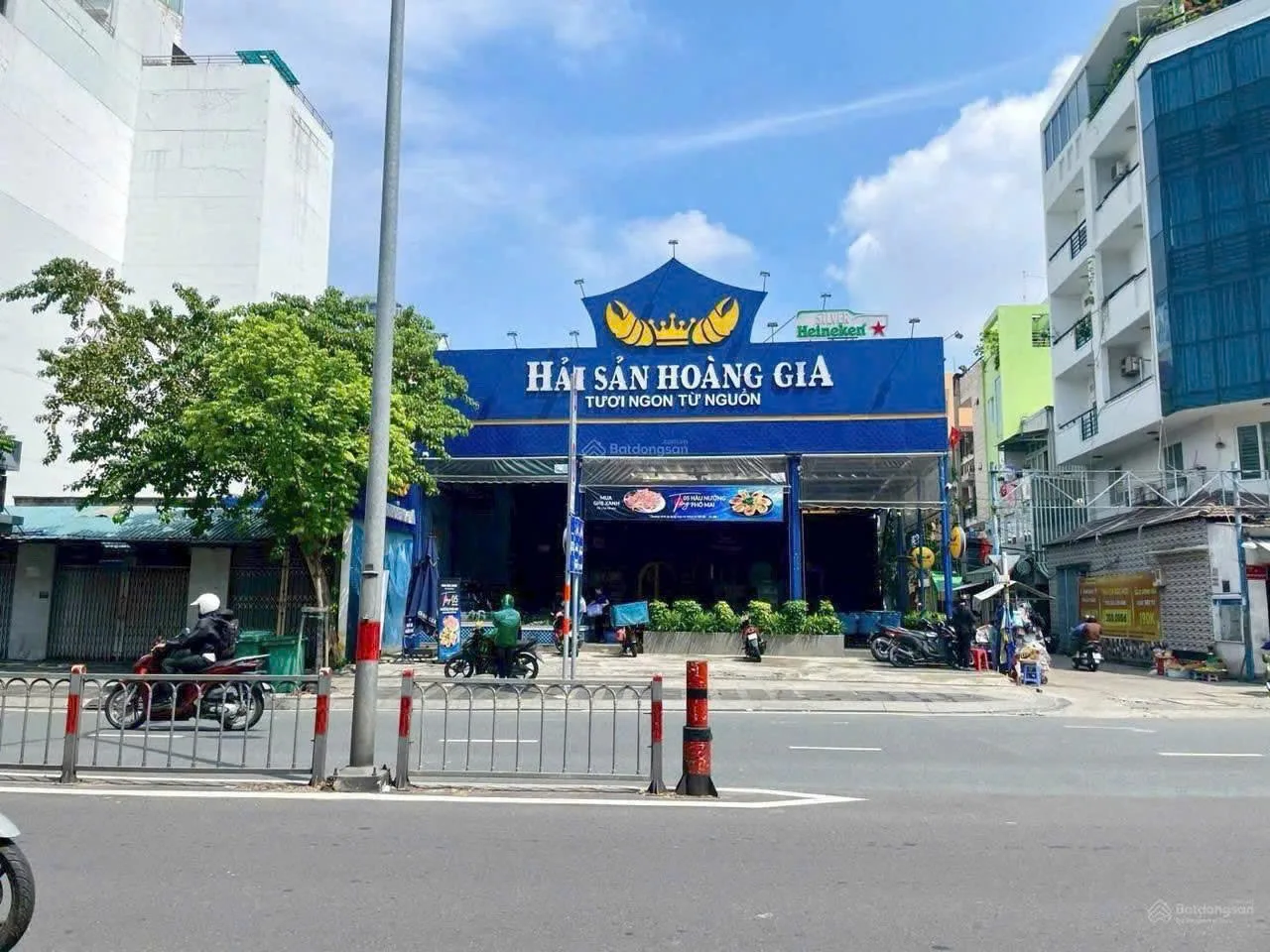 Cho Thuê Nhà GÓC 2MT : 608 Đường 3/2, Phường 14, Quận 10, TPHCM. Giá cho thuê: 250 triệu / tháng - C