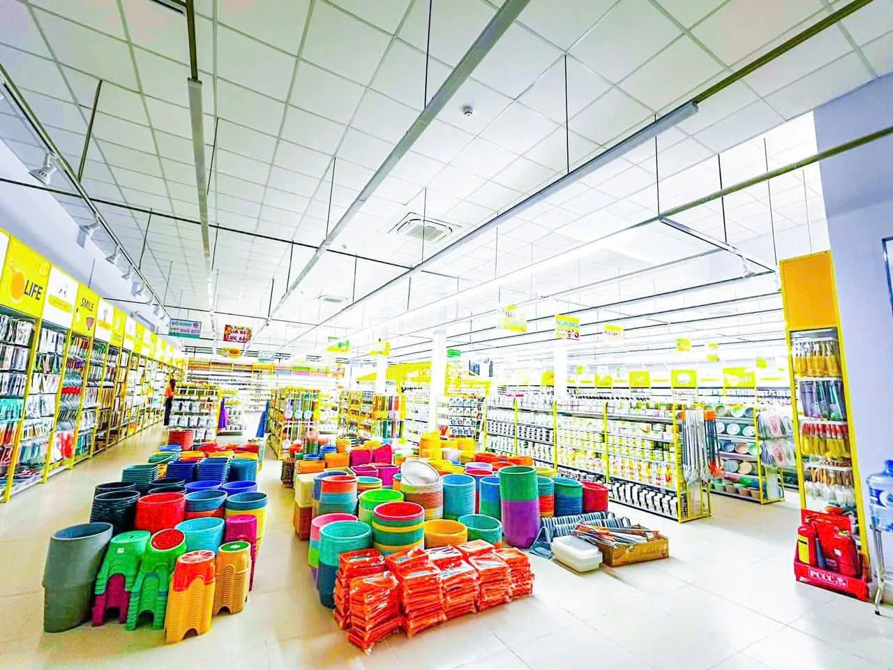 Cho Thuê Nhà Mặt Tiền : 972-974-976 Nguyễn Văn Quá, Phường Đông Hưng Thuận, Quận 12, TPHCM. Giá thuê