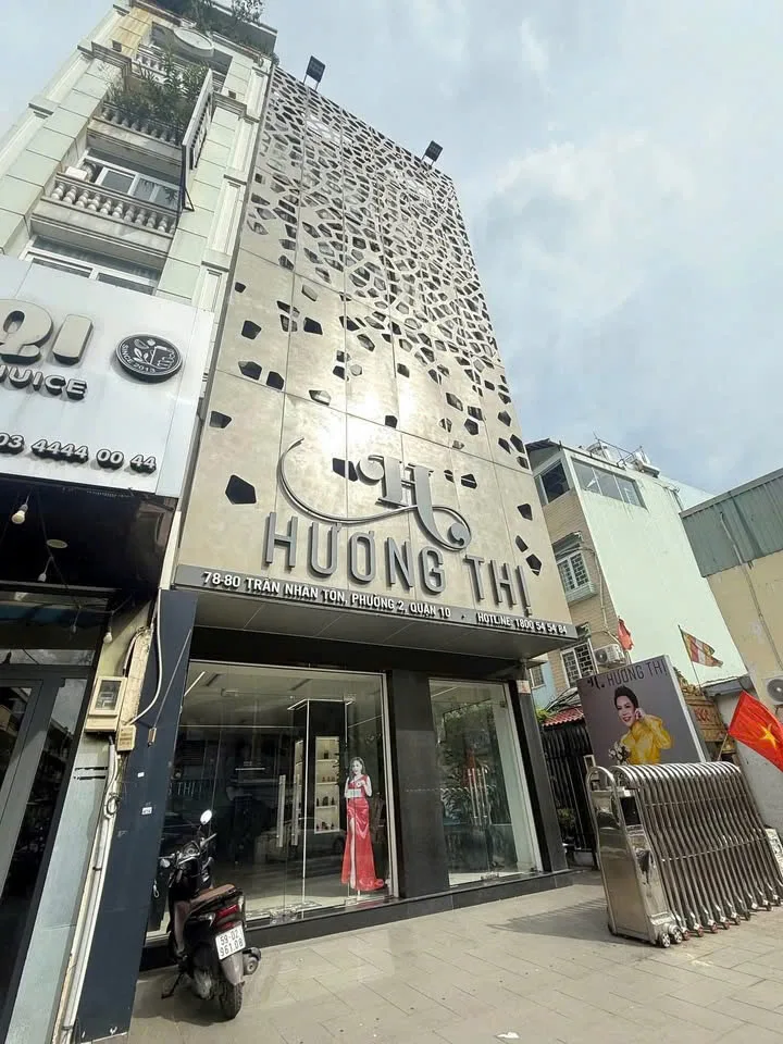 CHO THUÊ BUILDING : 78-80 Trần Nhân Tôn, Quận 10. Giá thuê: 185 triệu/tháng