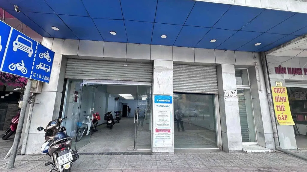 Cho thuê Nhà mặt tiền : 10 Kinh Dương Vương, Phường 12, Quận 6. Giá thuê: 130 triệu/tháng